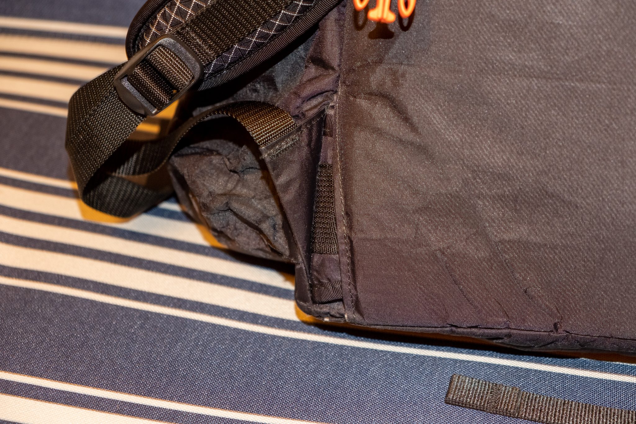 日常使いにも便利なHyperlite Mountain Gear DAYBREAK ULTRALIGHT DAYPACK ロックンロール登山